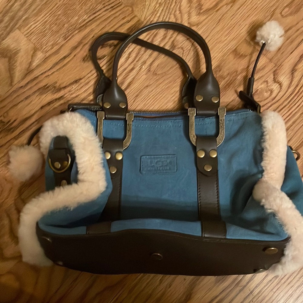 Blue ugg bag with fur trim